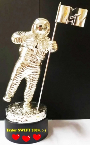 taylor swift award 50.jpg